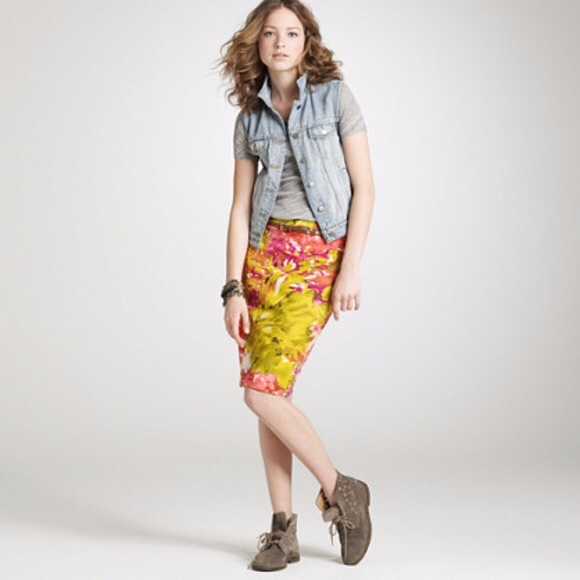 J. Crew Watercolor Floral Print Pencil Skirt 4 - Picture 1 of 9